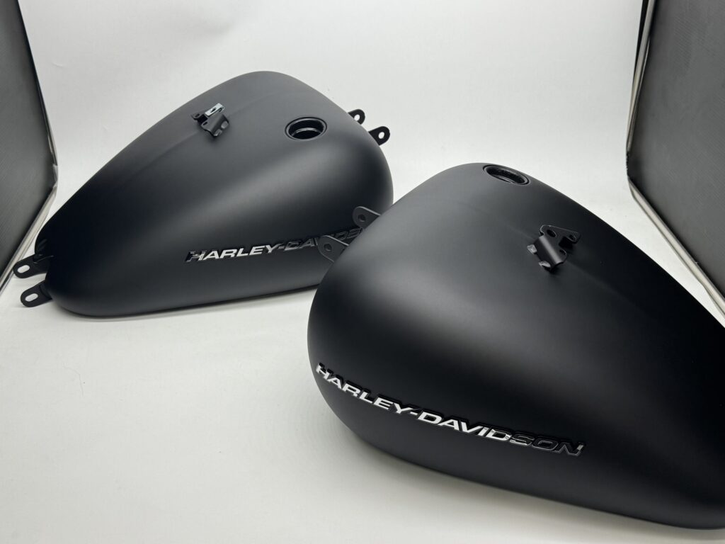 ブラックデニムでオールペイント。